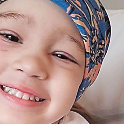 Piden ayuda para Paulina Flores Oberlanderuna, niña que debe tratarse en España