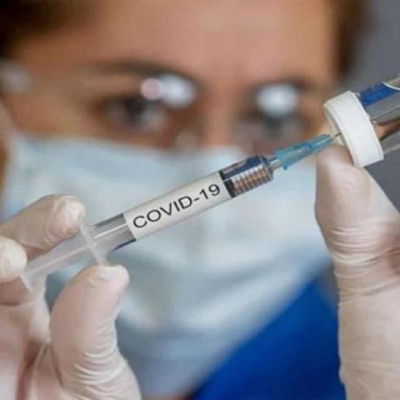 La vacuna de Oxford contra el coronavirus mostró ser segura y genera anticuerpos 