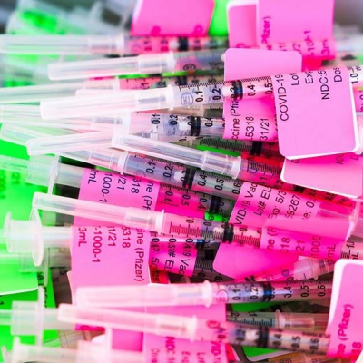 Las farmacéuticas prometieron más vacunas a Europa y Covax 35 millones a América