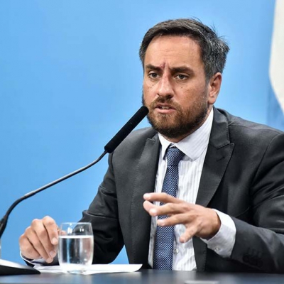 Cabandié presentará una denuncia penal por los incendios en la Comarca Andina