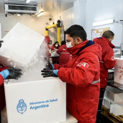Comenzó la distribución en todo el país de casi 800 mil vacunas de Astrazeneca