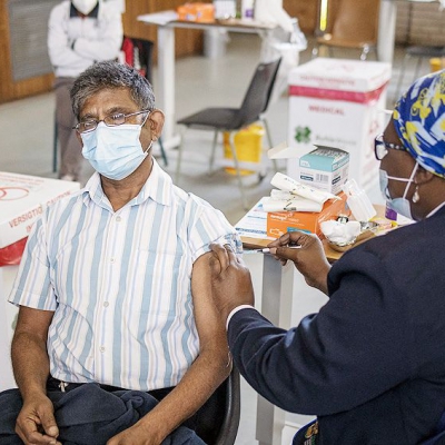 Dar una tercera dosis cuando África solo tiene al 2% vacunado, es "una burla a la equidad"