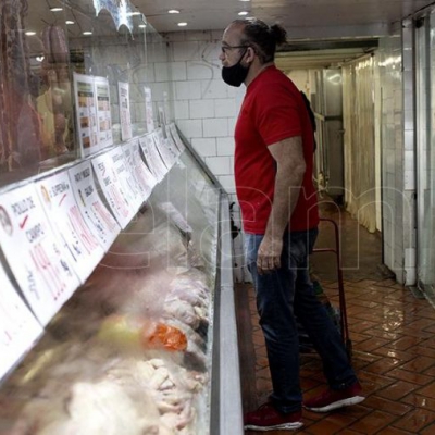 El Gobierno y supermercados acordaron congelar los precios de la carne hasta el lunes