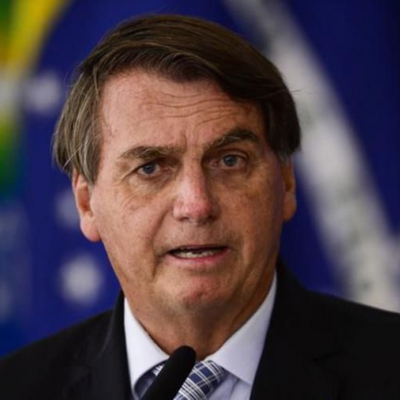 Bolsonaro quiere a las familias armadas al lado del Ejército para resistir "dictaduras"