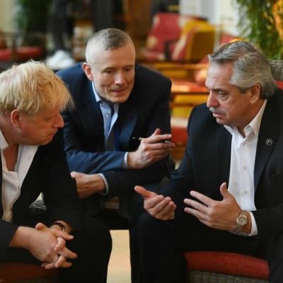 Alberto Fernández le dijo a Johnson que no habrá avance bilateral sin negociar Malvinas