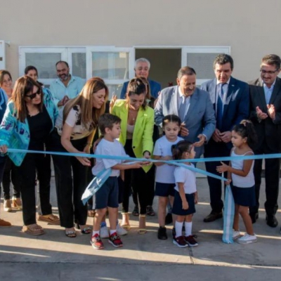 El gobernador Ricardo Quintela acompañó el inicio del ciclo lectivo 2023 en el nuevo Jardín de Infantes N° 89