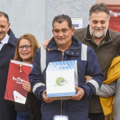 El gobernador Ricardo Quintela entregó a 58 familias la llave de su nuevo hogar