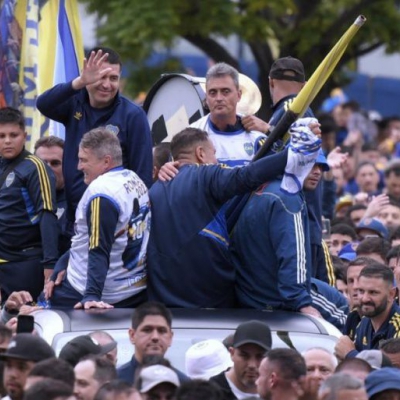 Miles de hinchas marcharon con Riquelme a la cabeza para pedir elecciones en Boca