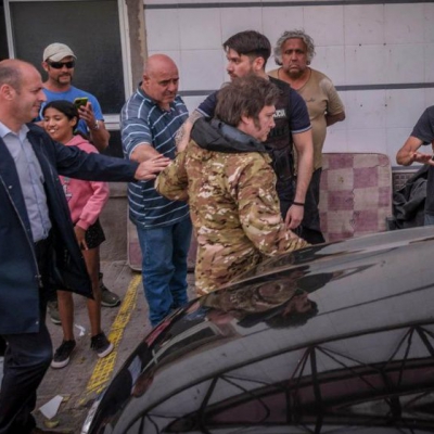 Milei recorrió Bahía Blanca junto a varios ministros