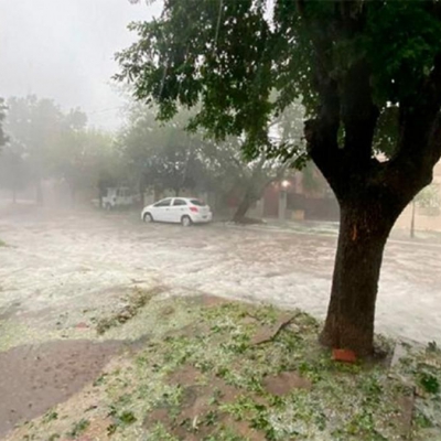 Un temporal de lluvia y granizo provocó destrozos y complicaciones en Córdoba