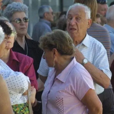 Jubilados: el Gobierno subió el piso de ingresos para que más personas accedan al bono de $70.000