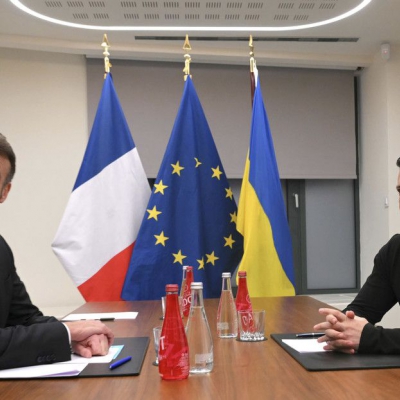 Zelenski aborda con Macron su iniciativa para enviar fuerzas de "estabilización" a Ucrania