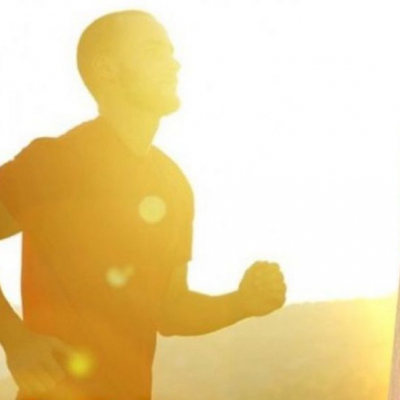 Indican acciones para prevenir deshidratación o golpes de calor al realizar deportes