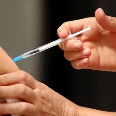 Preocupante: sólo un 55% de los jóvenes apoyan la vacunación obligatoria