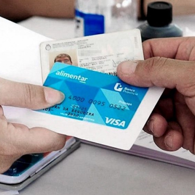 El Gobierno analiza eliminar el IVA para compras con la Tarjeta Alimentar