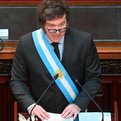 El Presidente convocó a gobernadores y políticos a firmar un "pacto fundacional"