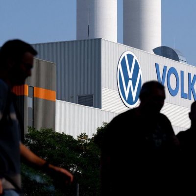 Alemania en crisis: Volkswagen planea cerrar tres fábricas y despidos masivos
