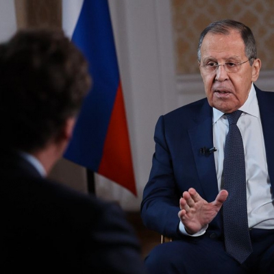 Lavrov a Carlson: "Nuestra posición es legítima, 'no a la OTAN' a nuestra puerta"